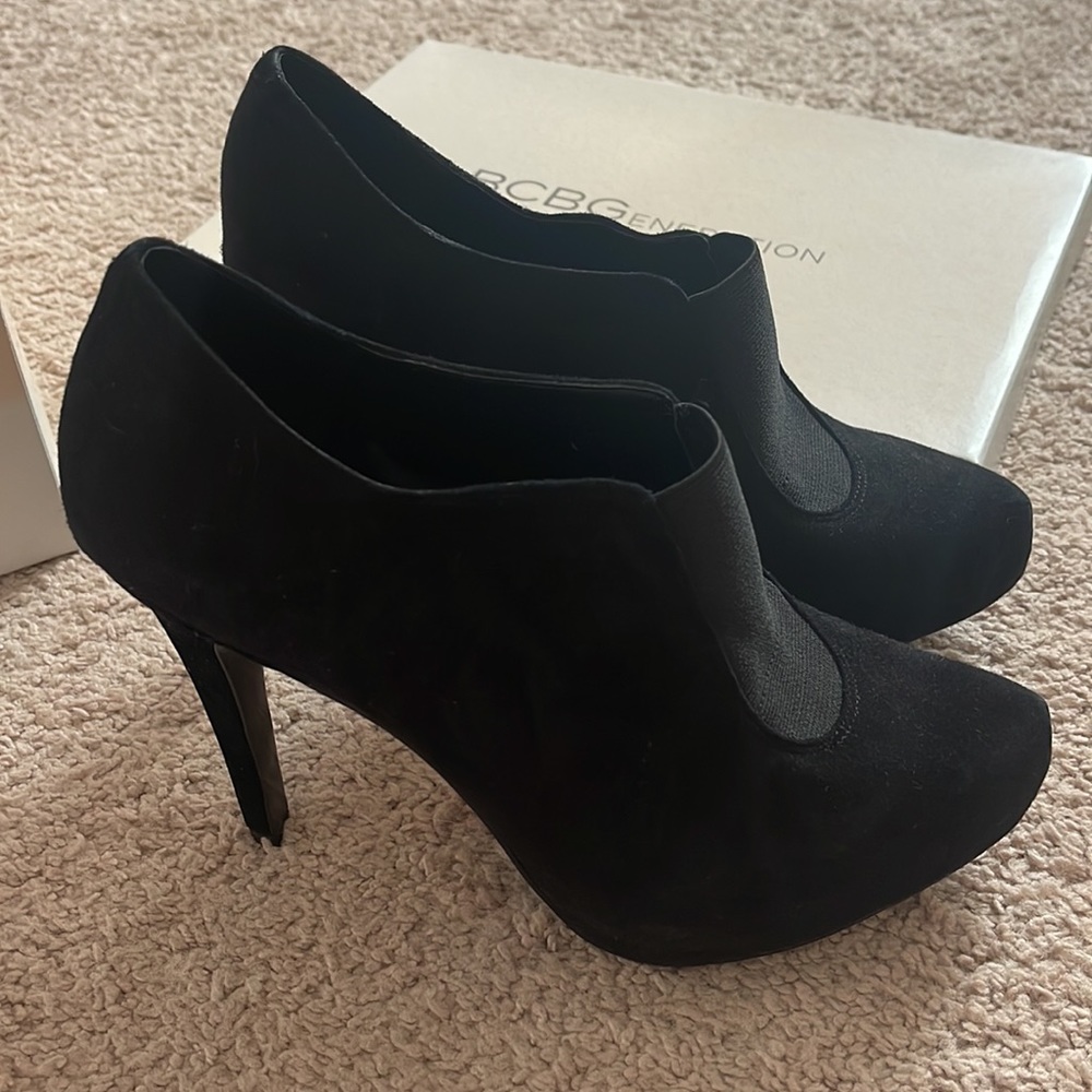 Size 8 Bcbgeneration Booties - image 2